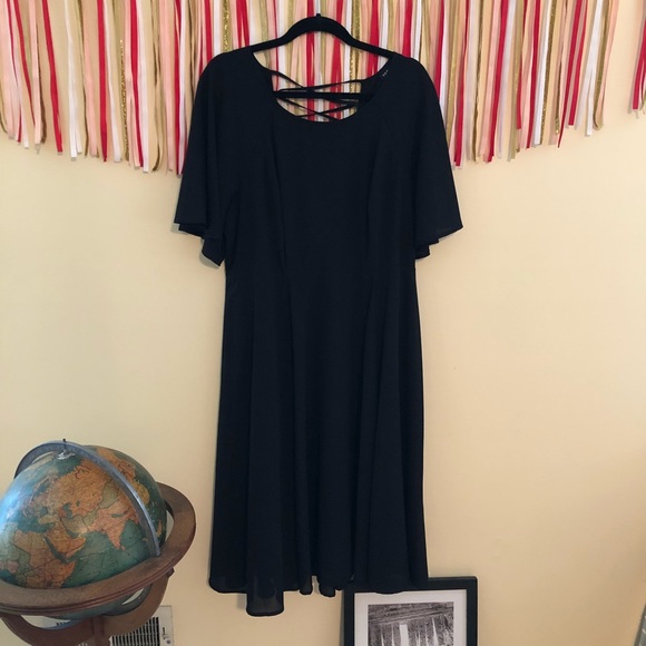 torrid Dresses & Skirts - TORRID DRESS WITH FLUTTER SLEEVE